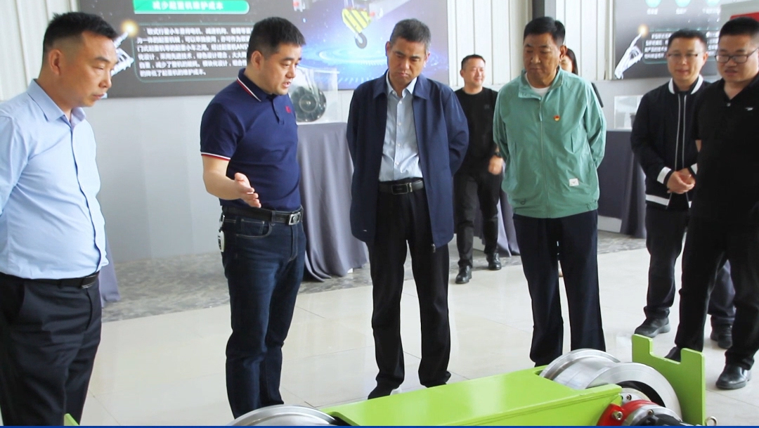 4月19日，熱烈歡迎市人大常委會副主任王國紅帶隊(duì)調(diào)研東起集團(tuán)